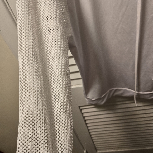 Daisy Fuentes White Hooded Long Sleeve Top with Mesh Arm Details - Picture 9 of 11